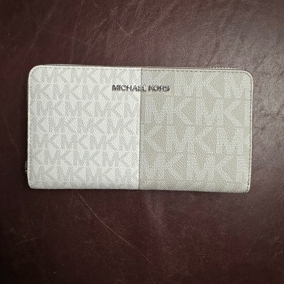 Michael Kors Handbags - Michael Kors wallet